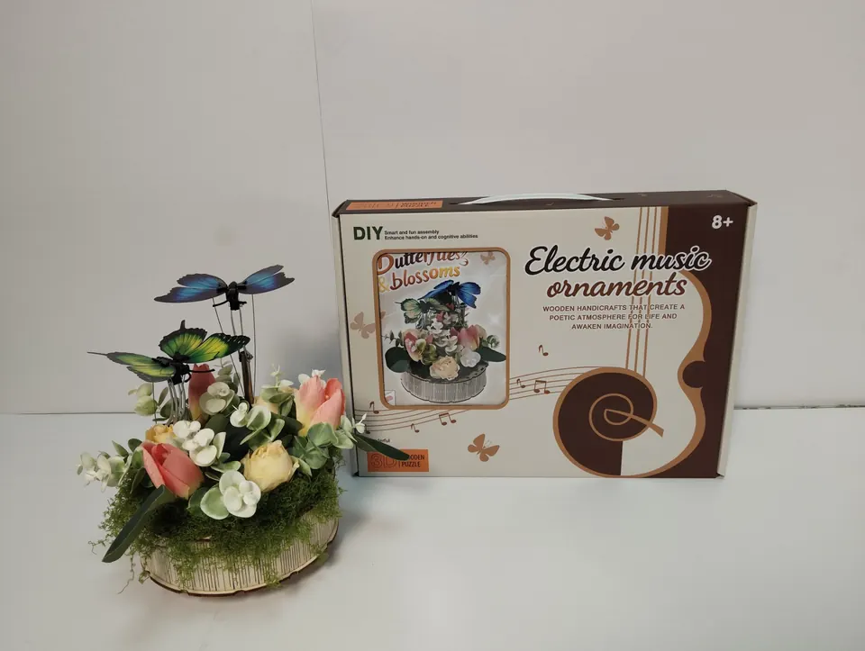 Electric Butterflies And Flowers (125pcs) Window Box wholesale from Qili Toys