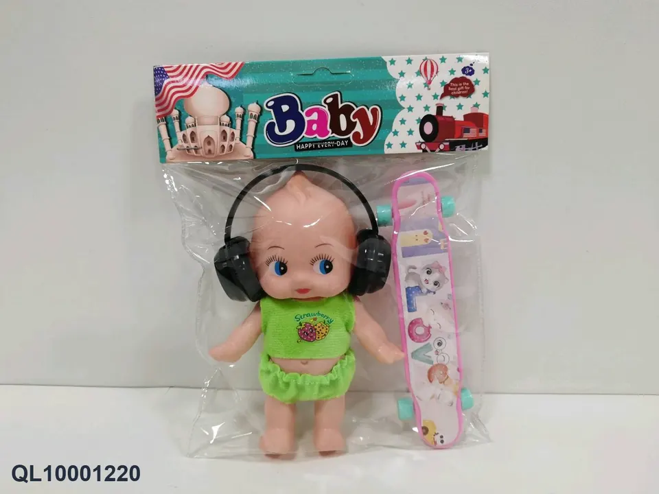 5-Inch Large 3-Inch Vinyl Doll With Headphones And Skateboard PVC Header Bag wholesale from Qili Toys